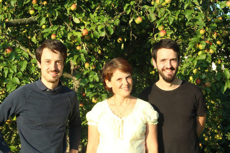 Das Team der Mobilen Mosterei Mildenau (v.l.n.r.): Philipp Förster, Claudia Uhlig, Martin Förster (Foto: Mobile Mosterei Mildenau GbR)