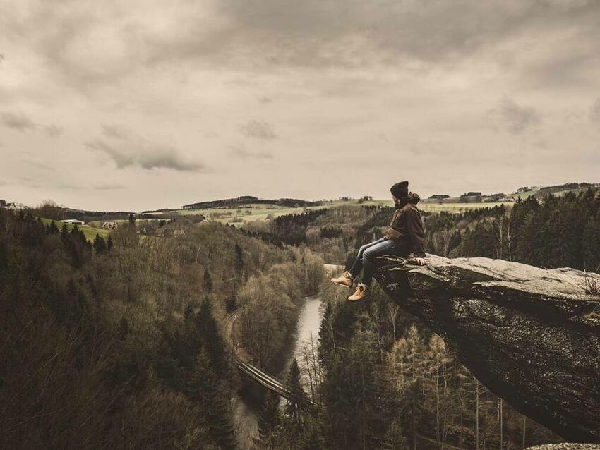 Aus dem Zschopautal bei Wolkenstein erheben sich die Felsen der Wolkensteiner Schweiz.