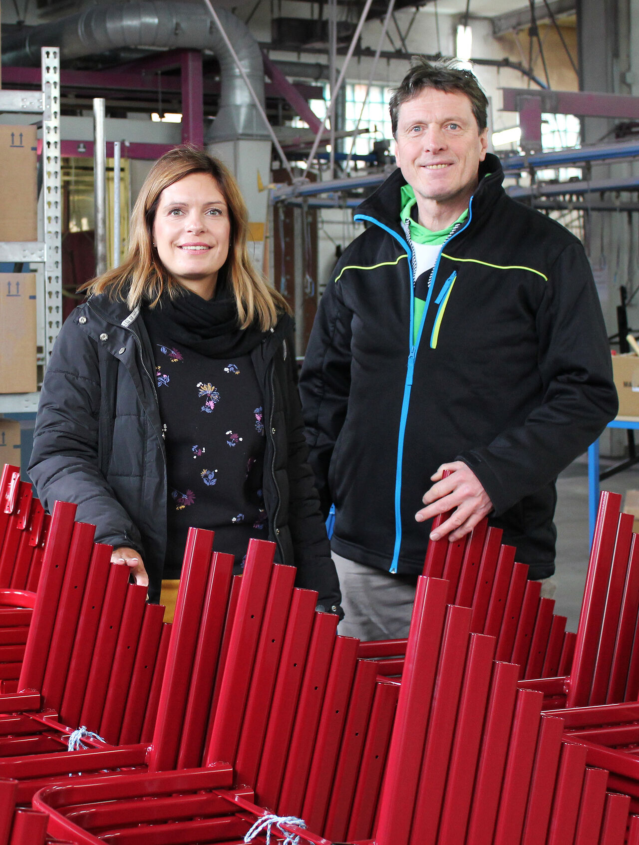 Schul- und Stahlrohrmöbel Stützengrün: Geschäftsführer Helge Glöde und seine Tochter Claudine Hedrich, Vertrieb. / © Regionalmanagement Erzgebirge Schul- und Stahlrohrmöbel Stützengrün: Geschäftsführer Helge Glöde und seine Tochter Claudine Hedrich, Vertrieb. / © Regionalmanagement Erzgebirge