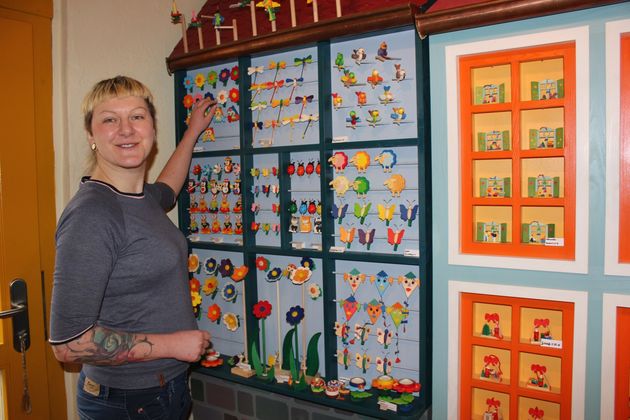 Elisabeth Graupner und Produkte des Familienunternehmens Graupner Holzminiaturen Elisabeth Graupner und Produkte des Familienunternehmens Graupner Holzminiaturen