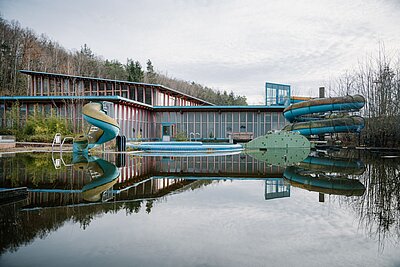 Außenansicht des Erzgebirgsbads in Thalheim