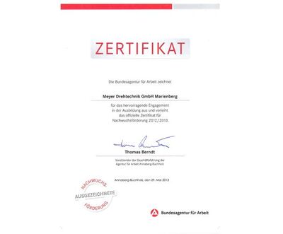 Überreicht von der Arbeitsagentur: Das Zertifikat für hervorragendes Engagement in der Nachwuchsarbeit. 