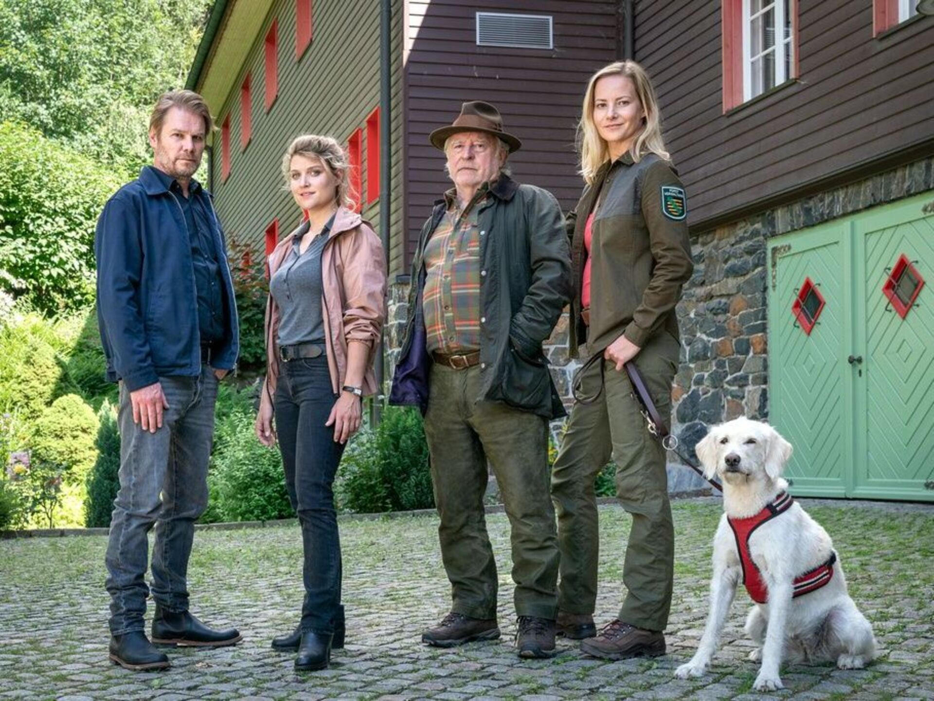 Der Cast im dritten Erzgebirgskrimi von links: Robert Winkler (Kai Scheve), Karina Szabo (Lara Mandoki), Georg Bergelt (Andreas Schmidt-Schaller), Saskia Bergelt (Teresa Weißbach) und Wolke