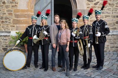 Die Darsteller (v.l.n.r.): Alexander Hörbe, Teresa Weißbach, Kai Scheve, Lara Mandoki, Esther Zimmering, Katharina Lorenz, Tim Bergmann. 