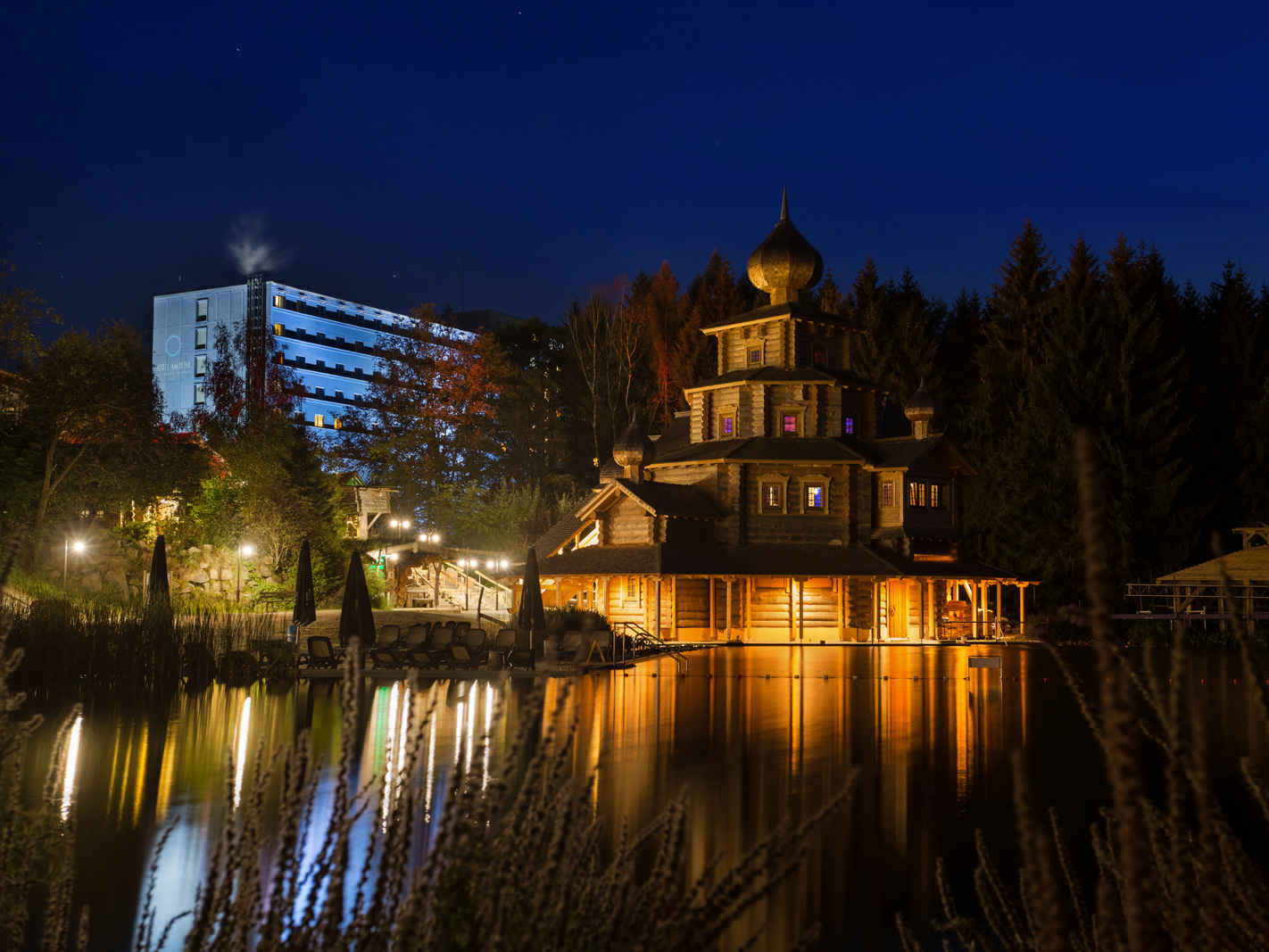 Das Bojaren-Haus bei Nacht / © Badegärten Eibenstock Das Bojaren-Haus bei Nacht / © Badegärten Eibenstock