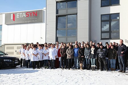 Das Team der ETASYN GmbH am neuen Standort in Drebach.