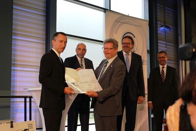 Die Auszeichnung im Fachbereich Maschinentechnik erhielt Udo Mönnich, der seine Arbeit bei pro beam systems geschrieben hat. Foto: Regionalmanagement Erzgebirge