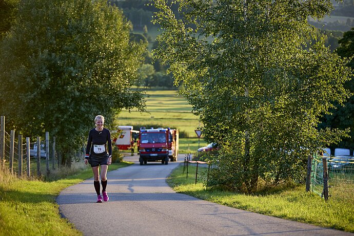 Autorin Doreen Ludwig kämpft sich tapfer in Richtung Ziel. / © Dirk Dießel