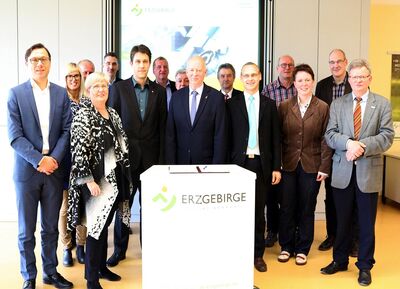 Geschäftsführer und Vertreter strukturbestimmender Unternehmen haben am 27. April 2016 eine Kooperationsvereinbarung zur Gründung eines Wirtschaftsbeirates Erzgebirge unterzeichnet.