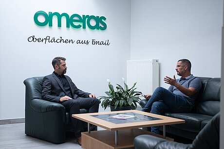 Oliver Knauf (links) im Gespräch mit Herzland-Redakteur Carsten Schulz-Nötzold (rechts). / © Erik Wagler