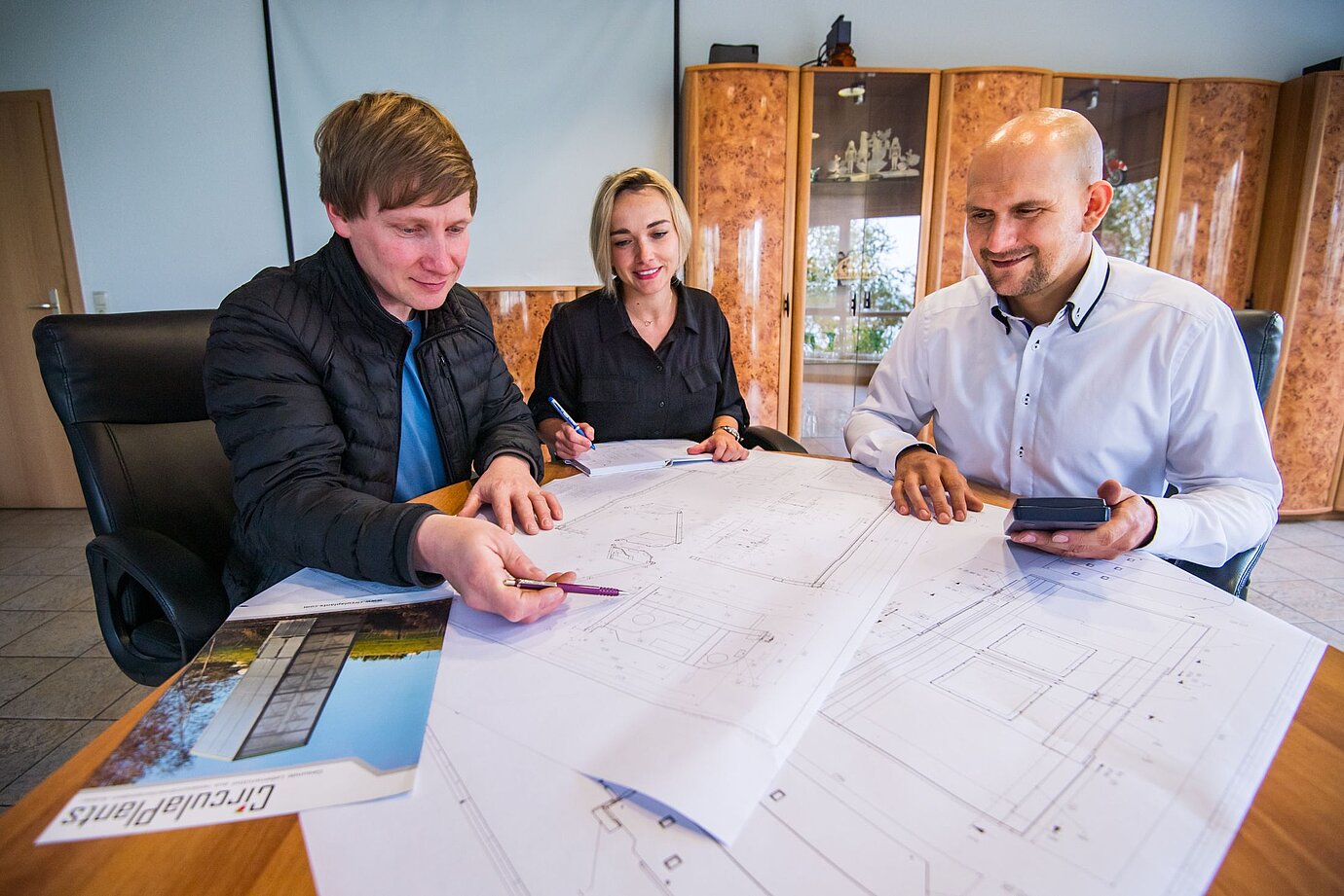 Zweieinhalb Jahre Entwicklungszeit investierten Mario Rotzoll, Stefanie Schieck und Michael Rathe (v.l.n.r.) in das CirculaPlants-System. / © Georg Ulrich Dostmann