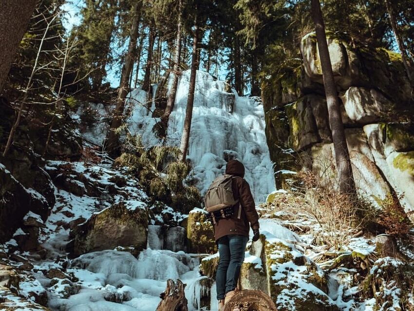 Sachsens höchster Wasserfall ist in Blauenthal, einem Ortsteil von Eibenstock im Westerzgebirge, zu finden.