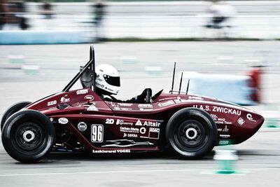 Der Rennwagen „FP309“ des WHZ Racing Teams ist mit den Radnaben der Normteile Lindner GmbH erfolgreich in der Formula Student unterwegs.